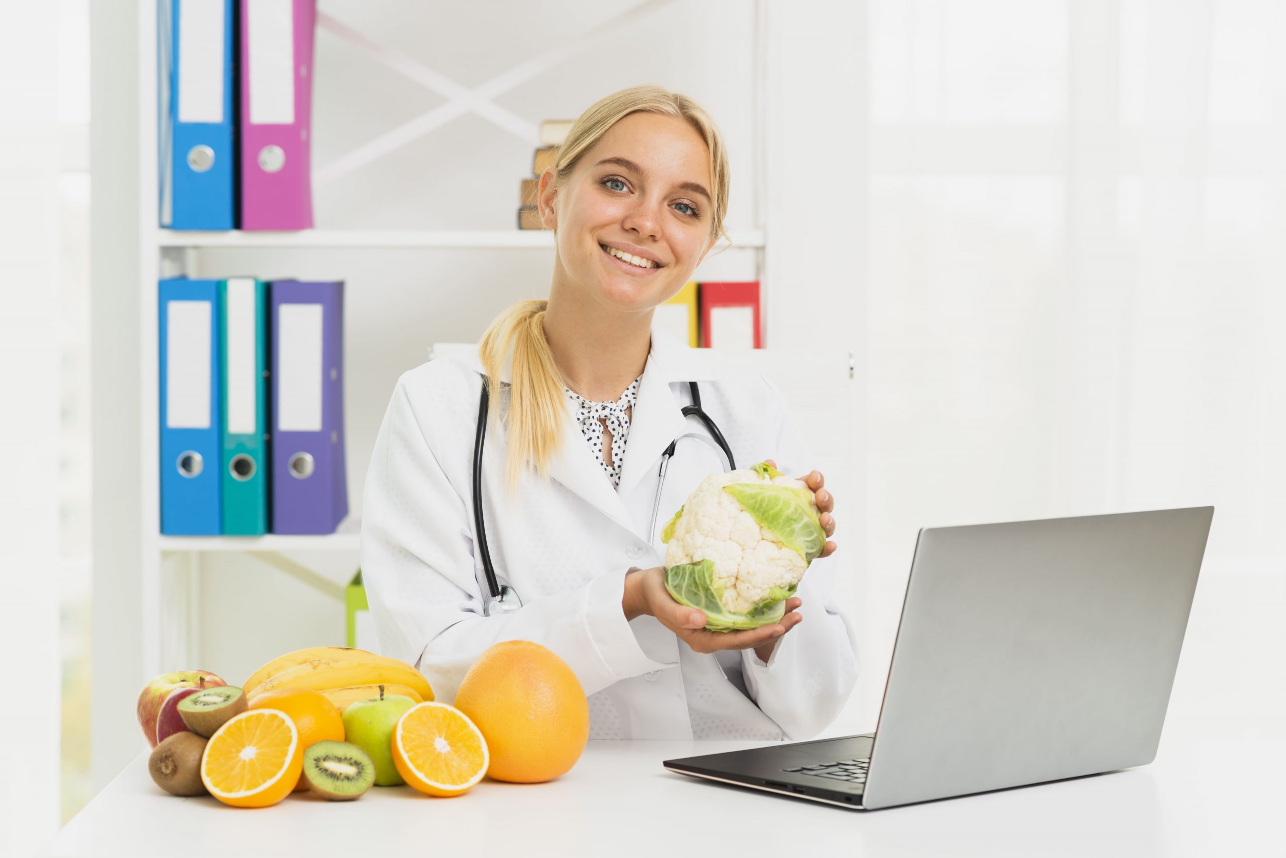 medium-shot-smiley-doctor-with-laptop-cauliflower (1)